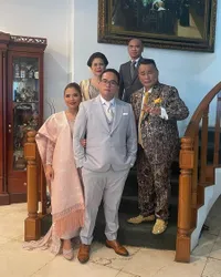 8 Potret Detail Penampilan Chen Giovani dan Fritz Hutapea Kala Pemberkatan Nikah, Hotman Tetap dengan Gaya Khasnya