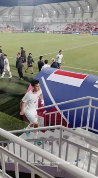 8 Potret Detik-Detik Azizah Salsha Peluk Pratama Arhan Usai Suaminya Jadi Penentu Kemenangan Timnas U-23 di Babak Adu Penalti