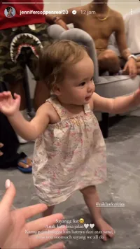 8 Potret Detik-Detik Baby Kamari yang Bisa Jalan Usai Kepergian Dali Wassink, Jennifer Coppen Pamerkan ke Mendiang Suaminya