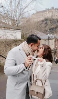 8 Potret Detik-detik Kiky Saputri Umumkan Kehamilan ke Suami dan Keluarga, Tes di Inggris - Disambut Bahagia