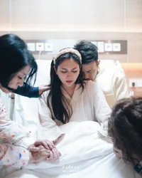 8 Potret Detik-detik Proses Persalinan Jessica Mila, Ditemani Mertua yang Sayang Banget - Bikin Iri