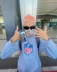 8 Potret Devano Danendra dan Gayanya yang Makin Nyentrik, Rambut Warna Pink Pastel Hingga Pakai Kuteks Warna-Warni