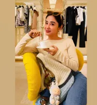 8 Potret Dewi Perssik Liburan ke Thailand Bareng Calon Suami, Anak & Ibunda Ikut Diboyong