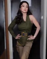 8 Potret Dewi Perssik yang Makin Cantik & Elegan Dalam Busana Tertutup, Tinggalkan Imej di Masa Lalu