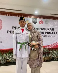 8 Potret Dhofin Anak Ibnu Jamil Jadi Paskibraka Kota Jaksel, Ganteng & Gagah Banget