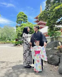 8 Potret Dian Pelangi Liburan ke Jepang Bareng Anak & Suami, OOTD Hijabnya Curi Perhatian
