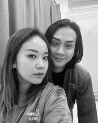 8 Potret Dimas Andrean dan Istri yang Kini Makin Mesra, Tetap Harmonis Meski 12 Tahun Belum Dikaruniai Momongan