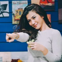 8 Potret Dita Fakhrana, Host & Presenter Cantik yang Mirip Olla Ramlan