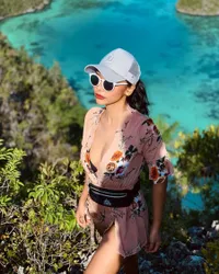 8 Potret Dita Mey Chan Dalam Balutan Bikini, Makin Hot Pamer Kulit Cokelat Eksotis - Body Goals