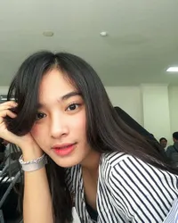 8 Potret Echi Unyu Baby Sitter Kiano, Masih Berusia 19 Tahun - Tak Kalah Cantik dengan Paula Verhoeven