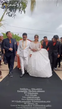 8 Potret Elegan Putri Isnari saat Resepsi Ngunduh Mantu, Tampil Bak Princess di Negeri Dongeng!