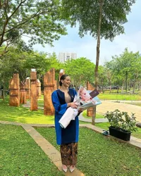 8 Potret Enzy Storia Wisuda S1, Profesi Artis-nya Sempat Dipertanyakan Rektor - 13 Tahun Menanti Akhirnya Raih Gelar Sarjana 