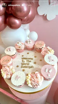 8 Potret Erina Gudono Dimanjakan Kaesang Pangarep Pasca Kelahiran Baby Bebingah, Dapat Buket Bunga - Omakase di Rumah Sakit