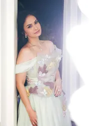 8 Potret Ersa Mayori yang Awet Muda di Usia 44 Tahun, Dandan Cantik Dikira Lagi Prom Night