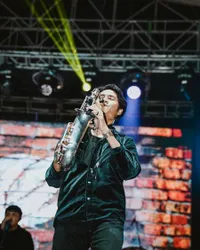 8 Potret Evan WMD yang Diduga Jadi Teman Spesial Ria Ricis, Pemain Saxophone di Band Pengiring Denny Caknan