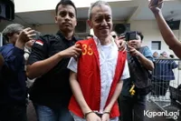 8 Potret Fariz RM Jalani Sidang Kasus Narkoba, Istri Tercinta Hadir Sekalian Jenguk