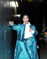 8 Potret Fashion Betrand Peto Saat Manggung yang Ramai Dinilai Kurang Cocok, Disebut Semakin Aneh