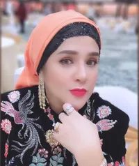 8 Potret Fitria Sukaesih, Nenek Cantik Awet Muda yang Selalu Mesra Sama Suami