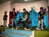 8 Potret Foto Lawas D'Masiv Saat Di Awal Karier, Pernah Manggung Cuma Dibayar Dengan Nasi Goreng