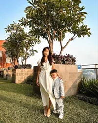 8 Potret Fuji Bareng Gala Sky yang Ganteng Banget Pakai Jas, Netizen: Mamah Muda Jaksel