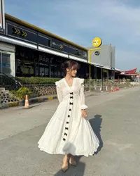 8 Potret Fuji yang Selalu Menawan Pakai Gaun, Cantiknya Manglingi - Mini Dress Tanpa Lengan Jadi Andalan