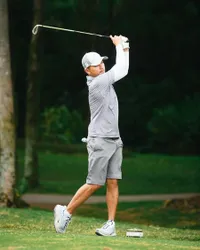 8 Potret Gading Marten Main Golf, Kompak Bareng Sang Ayah