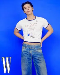 8 Potret Ganteng Cha Eun Woo dalam Photoshoot Terbaru, Tampil Beda Pakai Mahkota Seharga Miliaran Rupiah - Sticker Hello Kitty