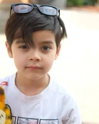 8 Potret Ganteng Nathan Rowland, Anak Cut Memey yang Berdarah Kanada dan Jarang Terekspos