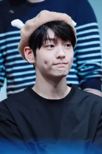 8 Potret Ganteng Soobin TXT Pamer Lesung Pipi, Leader Imut Bikin Hati Kepincut - Pipi Squishy Bak Mochi!