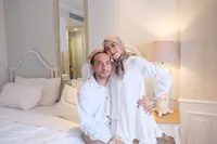 8 Potret Gary Iskak dan Richa Novisha Merayakan Anniversary Pernikahan, Romantis Terus