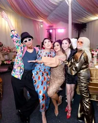 8 Potret Gaya Aming di Pesta Ulang Tahun Krisdayanti, Nggak Lagi Dandan ala Wanita dan Pakai Dada Palsu