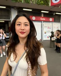 8 Potret Gaya Cantik Sherina Nonton Konser Taylor Swift di Singapura