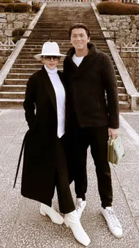 8 Potret Gaya Syahrini Selama di Tokyo, Tampil Lebih Kalem dan Bersahaja Khas Wanita Jepang - Tetap Tenteng Tas Miliaran