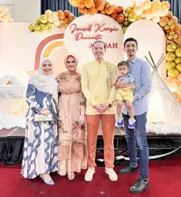 8 Potret Gaya Tamu Undangan yang Hadir di Acara Akikah Anak Kedua Roger Danuarta dan Cut Meyriska