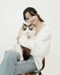 8 Potret Gemas Artis Korea Bersama Hewan Peliharaannya, Pet Lovers Sini Merapat!