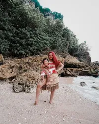 8 Potret Gemas Baby Xarena yang Sering Main di Pantai, Siti Badriah & Krisjiana Sampai Ingin Tinggal di Bali