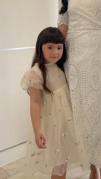 8 Potret Gemas dan Cantiknya Chloe Anak Asmirandah, Pakai Dress bak Little Princess