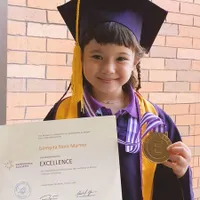 8 Potret Gempi Pakai Toga di Momen Lulus TK, Raih Predikat Excellence - Didampingi Gading dan Gisel