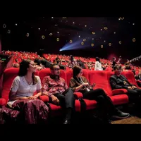 8 Potret Giring Pertama Kali Hadir di Premier Film sebagai Wakil Menteri, Beri Pujian untuk 'PUANG BOS' - Berharap Bisa Berdampak pada Pariwisata