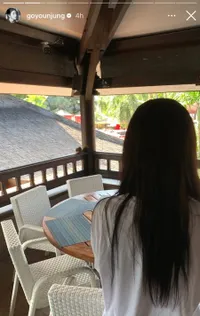 8 Potret Go Yoon Jung, Pemeran Resident Playbook saat Liburan di Bali