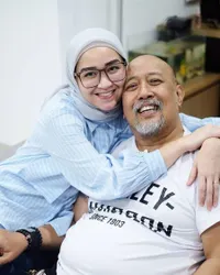 8 Potret Hada Anak Indro Warkop yang Jarang Tersorot, Ibu Dua Anak yang Cantik Berhijab