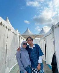 8 Potret Hangat Kiesha Alvaro & Okie Agustina, Putra Sulung Jadi Malaikat Pelindung Sang Bunda