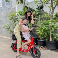 8 Potret Hangat Kirana Larasati Jadi Single Mom, Momong Putra Semata Wayangnya yang Tak Tersorot Seorang Diri