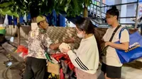 8 Potret Happy Asmara Belanja di Pasar Besar Madiun, Akui Nggak Bisa Nawar - Jadi Incaran Foto Bareng