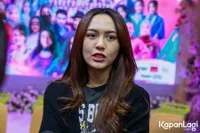 8 Potret Happy Asmara yang 2 Bulan Alami Masalah Suara, Ngaku Lakukan Ini Supaya Kualitas Vokalnya Kembali