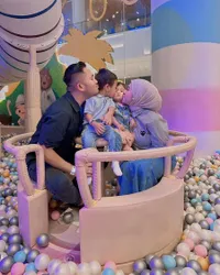 8 Potret Harmonis Keluarga Kesha Ratuliu, Punya Dua Anak yang Menggemaskan!