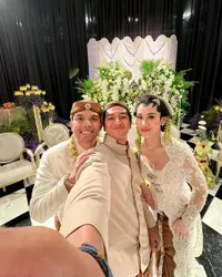 8 Potret Harris Vriza Bintang Sinetron 'SALEHA' di Pernikahan Aaliyah Massaid dan Thoriq Halilintar, Tampil Gagah Sebagai Groomsmen - Ramai Didoakan Lekas Nyusul