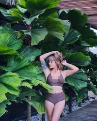 8 Potret Hot Awkarin Berbikini Saat Liburan ke Bali, Pamer Badan Lebih Berisi - Paras Cantiknya Jadi Sorotan!