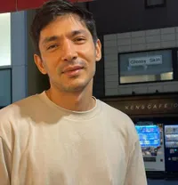 8 Potret Hot Daddy Abimana Aryasatya yang Makin Manly di Usia 40 Tahun, Dijuluki Om-Om Ganteng Oleh Netizen