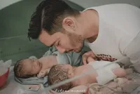 8 Potret Hot Daddy Jeje Govinda Bareng Kedua Anak Kembarnya, Selalu Kompak Tampil Kece